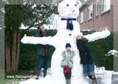 Mega sneeuwpop in Dirksland en Goedereede