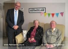 Echtpaar Born-van Schouwen ontvangt burgemeester Oostflakkee