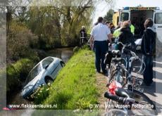 Automobilist door onbekende oorzaak in de sloot