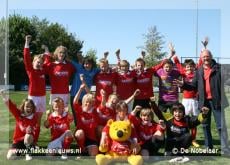 De Nobelaer uit Oude-Tonge wint regiofinale schoolvoetbal