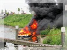 Motorboot uitgebrand in haven Middelharnis