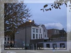 Hoogwerker in actie voor schoorsteenbrand