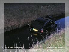Veel hulpverlening voor auto te water