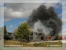 Bedrijfspand uitgebrand in Oude-Tonge