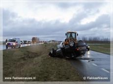 Auto op z'n kop parallelweg N59