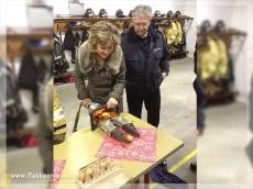 Burgemeester oefent mee met de brandweer