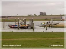 KNRM brengt onderkoelde surfer aan wal