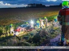 Auto van de dijk in polder bij Dirksland