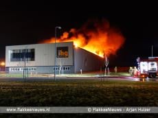Uitslaande brand bij Oude-Tonge verwoest loods