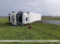 N59 afgesloten vanwege gekantelde vrachtwagen
