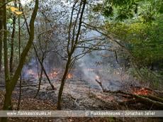 Brandweer rukt met veel materieel uit voor bosbrand