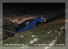 Auto te water op de N215
