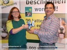 Directeur Dierenbescherming Rijnmond adopteert eerste Knittens