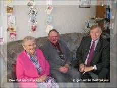 Burgemeester feliciteert familie Kreeft