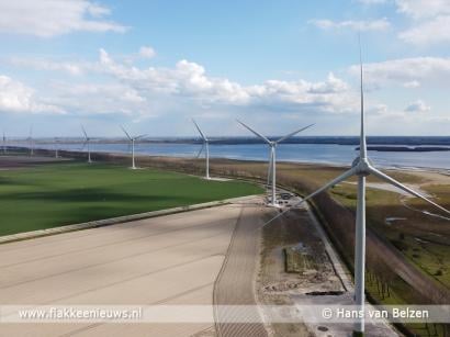 Alle acht windturbines van Windpark Oostflakkee in bedrijf gesteld