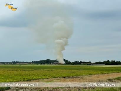Grote brand in polder tussen Stellendam en Goedereede