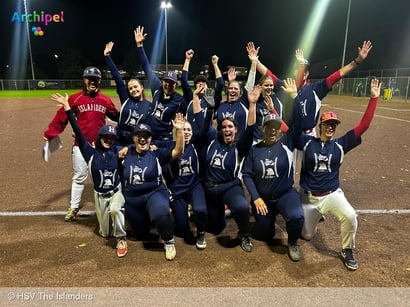 Samen sterk naar goud, softbaldames kronen zich tot kampioen 2025