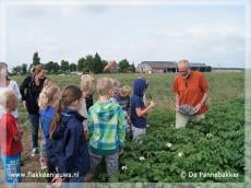 De Pannebakker bezoekt boerderij