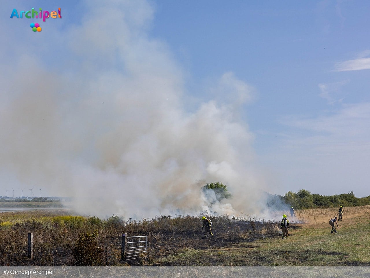 Brandweer bestrijdt brand in natuurgebied Westplaat Buitengronden