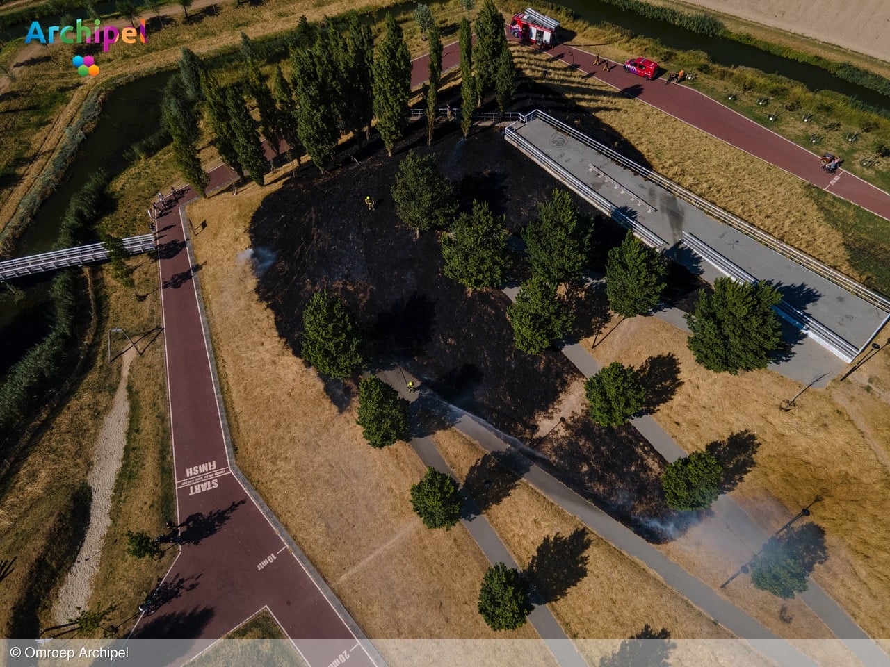 Brandweer blust opnieuw brand op berg in Vliedpark Sommelsdijk