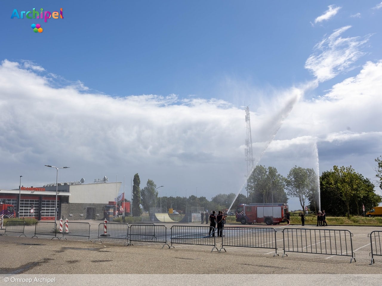 Indrukwekkend afscheid van brandweerman Adrie Vis
