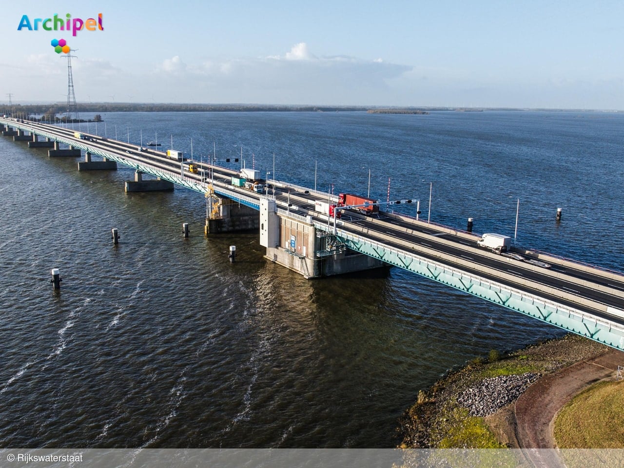 Onderzoek waarom slagbomen 45 keer zijn aangereden op Haringvlietbrug