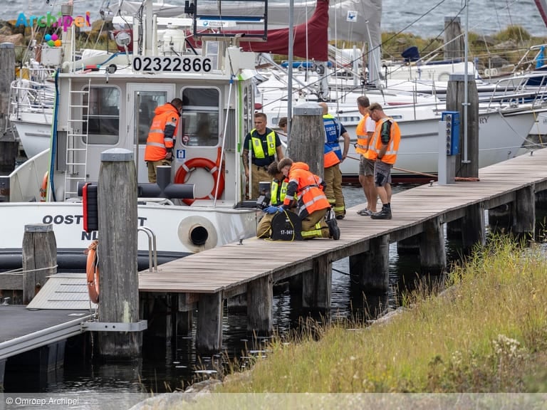 Hulpgeroep in haven Ouddorp leidt tot grote zoekactie