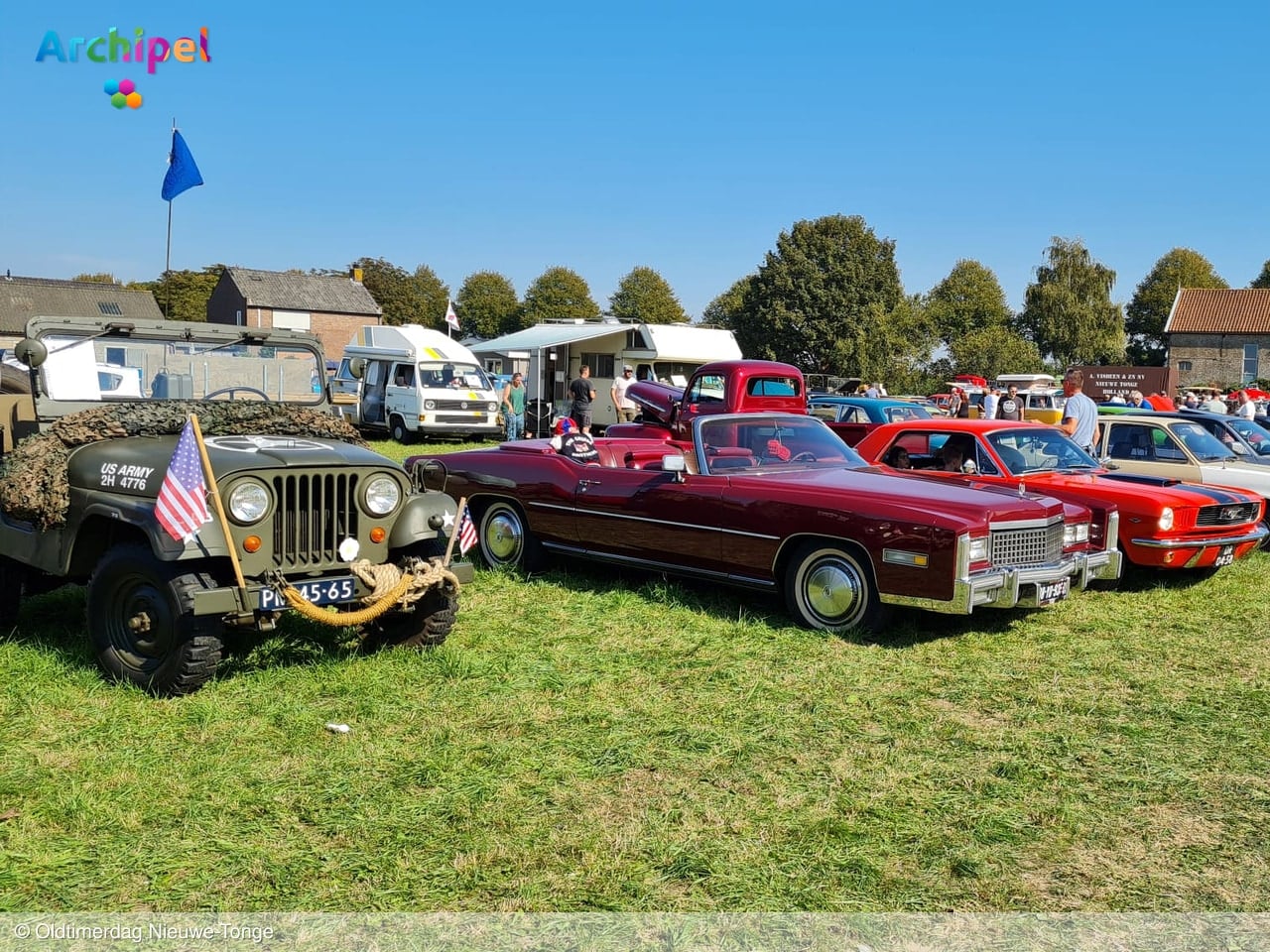 Van tractor tot Blues Brothers-auto: Nieuwe-Tonge staat vol oldtimers
