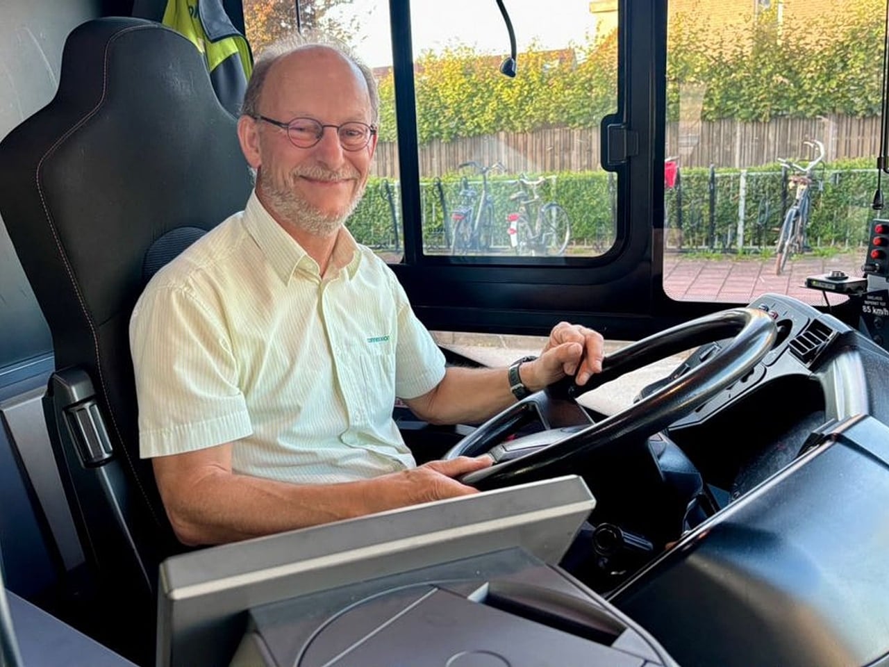 Deze buschauffeur rijdt wél: Hans brengt reizigers zelfs verder dan gepland