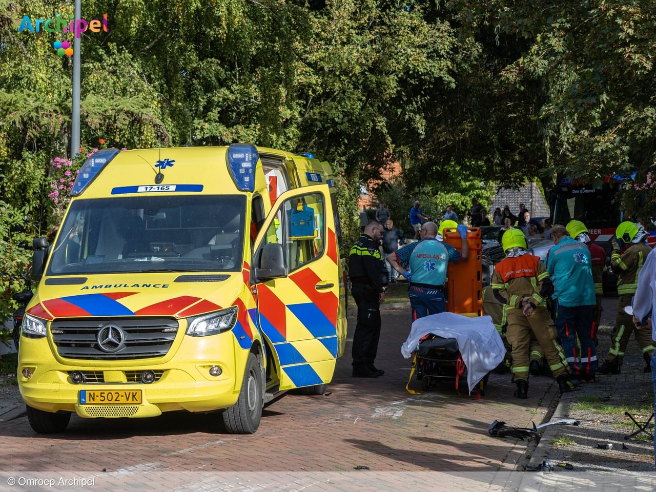 Flinke ravage na ongeval met over de kop geslagen auto
