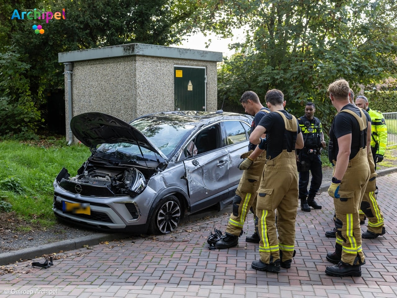 Flinke ravage na ongeval met over de kop geslagen auto