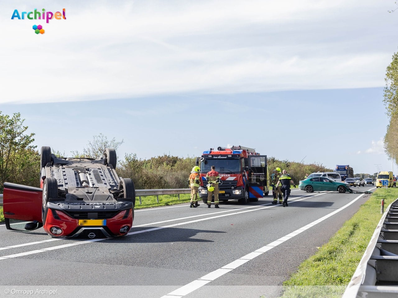 Twee auto’s op N59 bij Oude-Tonge met elkaar in botsing