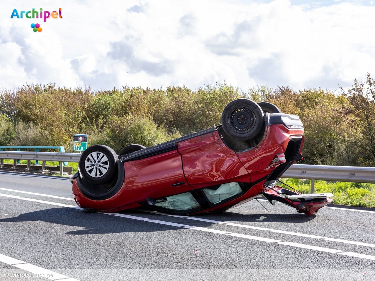Twee auto’s op N59 bij Oude-Tonge met elkaar in botsing