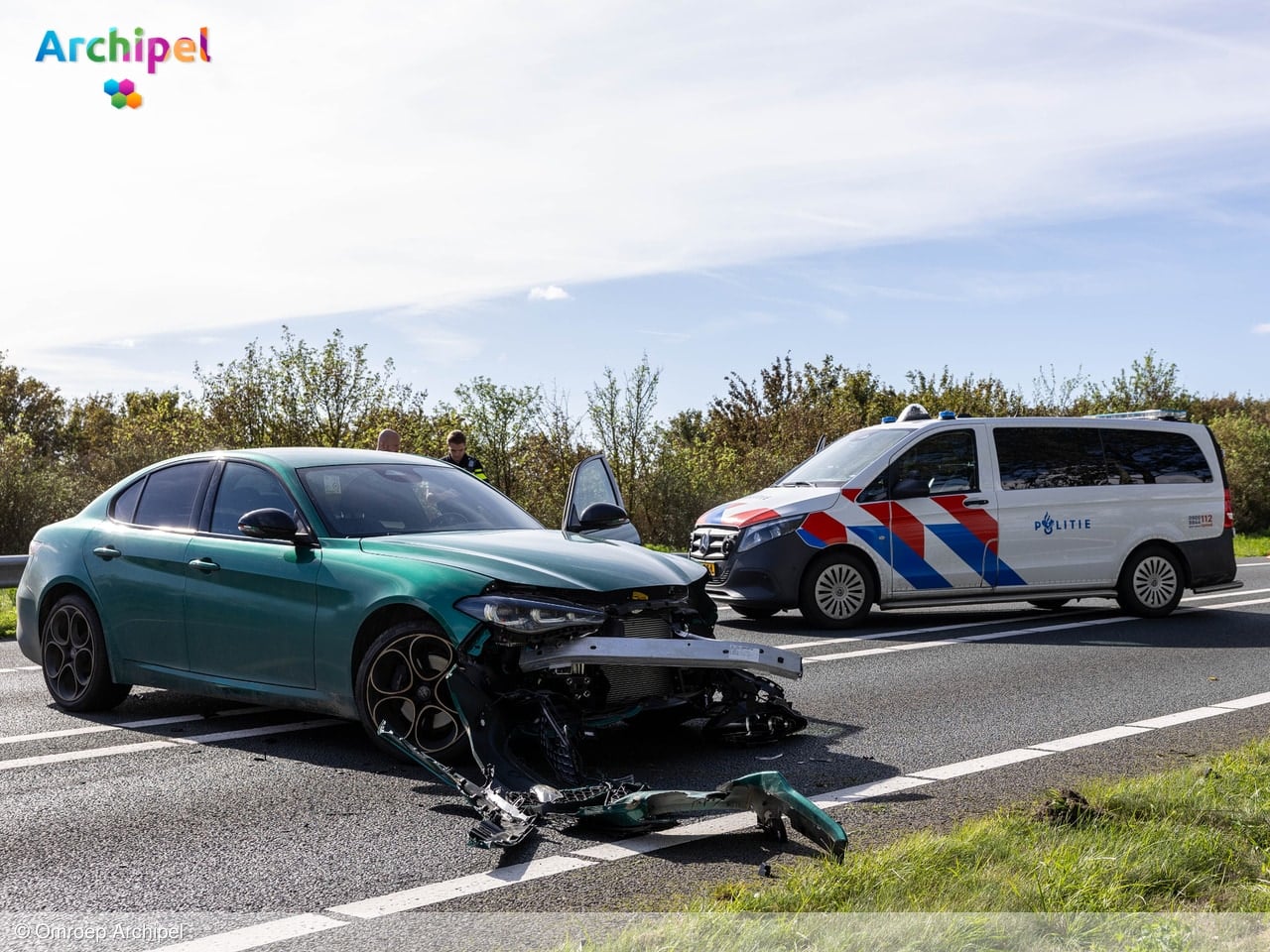Twee auto’s op N59 bij Oude-Tonge met elkaar in botsing