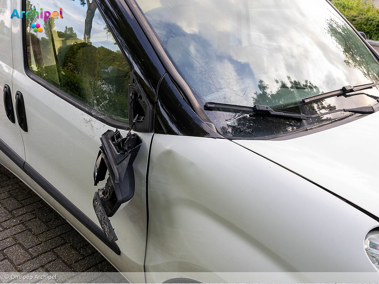 Fietsster gewond na aanrijding met bestelauto op N215