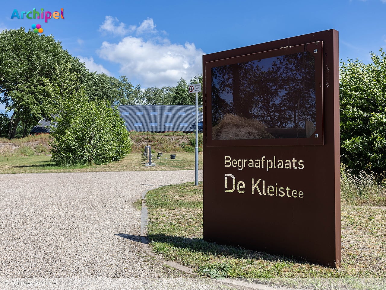 Dorpsraden willen grastegels tussen graven voor betere bereikbaarheid