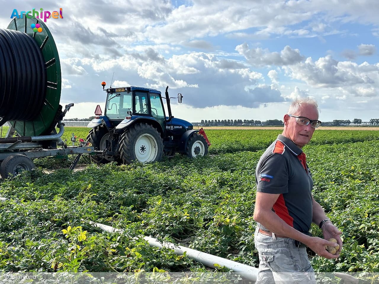 Terwijl Nederland snakt naar water, sproeit Eric 60.000 liter per uur over zijn akker