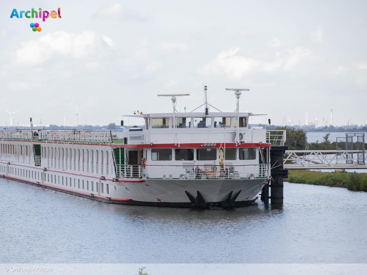 Opvangschip in Middelharnis vertrekt, opvang blijft in Stellendam