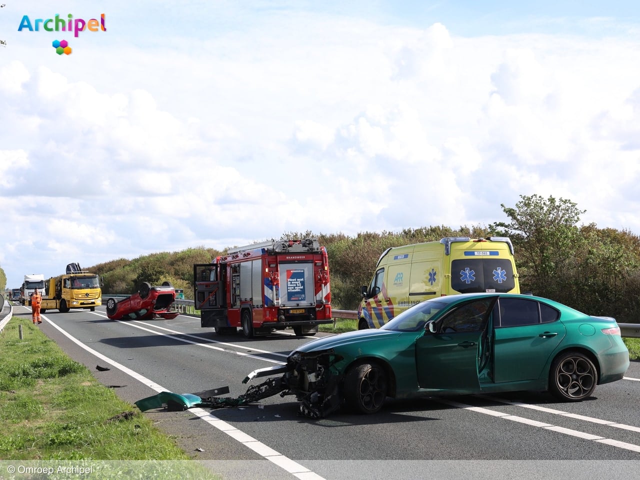 Twee auto’s op N59 bij Oude-Tonge met elkaar in botsing