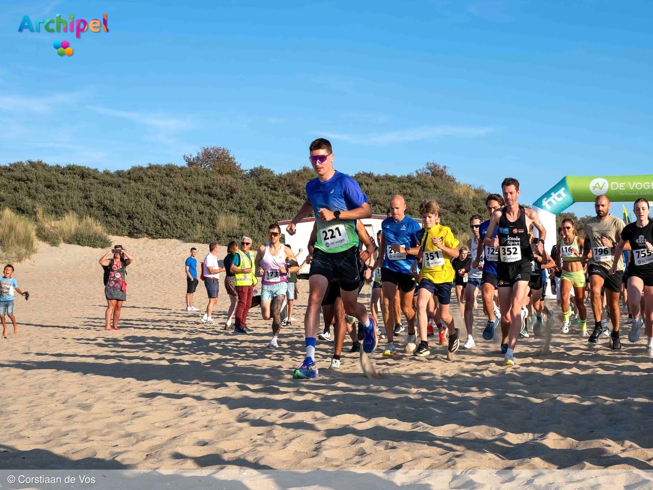 286 hardlopers en 109 wandelaars bij Strandloop Ouddorp