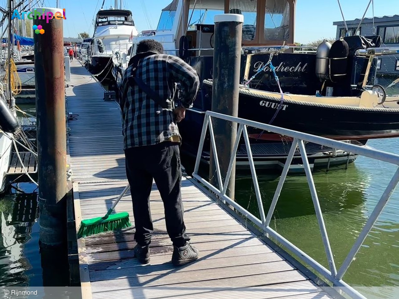 Van opvangboot naar jachthaven: Ali werkt in Stad aan ’t Haringvliet