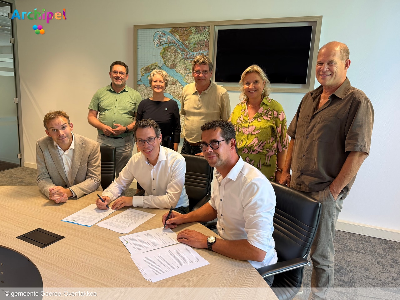 Gemeente en bouwbedrijf tekenen voor nieuwe MFA in Ouddorp