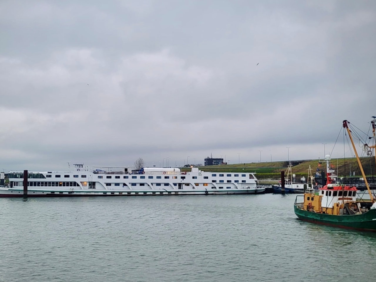 Nieuw opvangschip voor 140 asielzoekers komt naar Stellendam